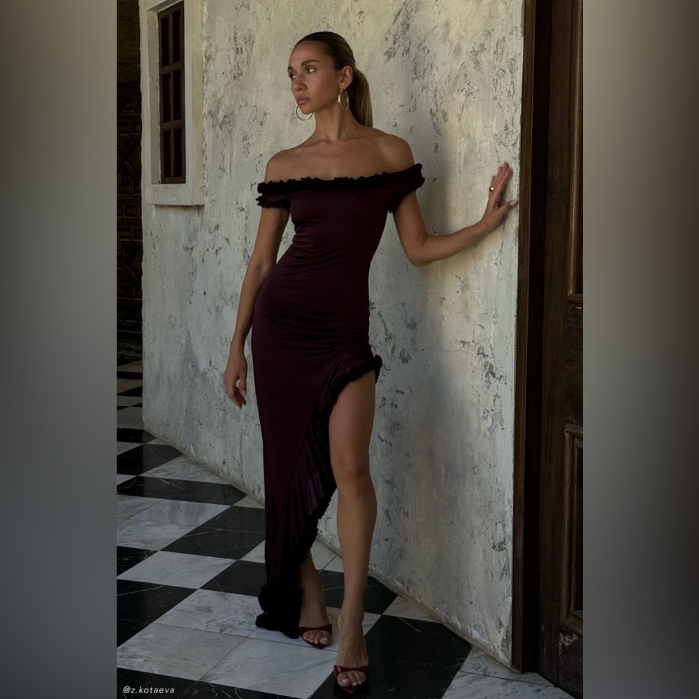 Arielle Off Shoulder Ruffle Midi Dress - Plum